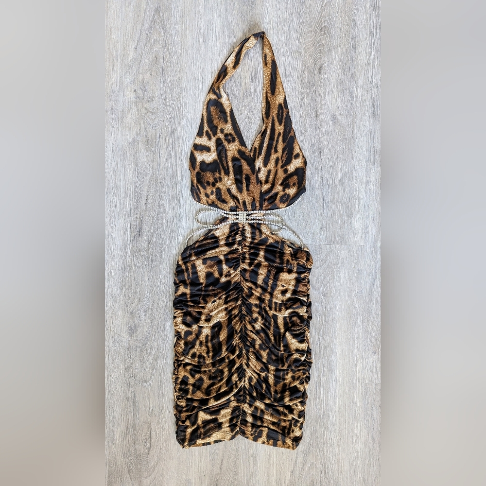 🐰Halter Open Back Leopard Dress
